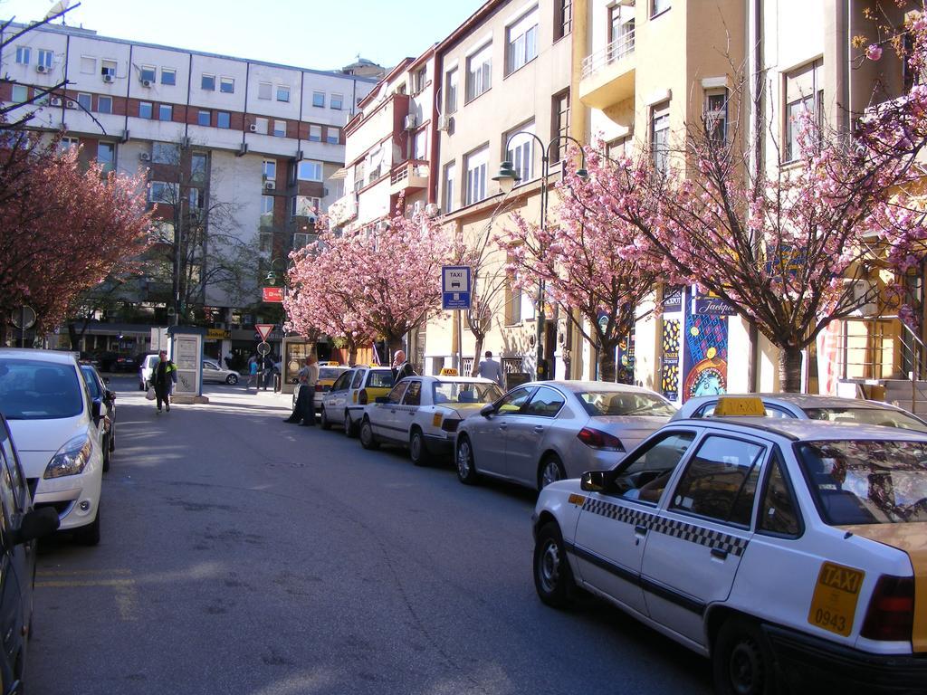 Valor Central Apartments Skopje Exteriör bild